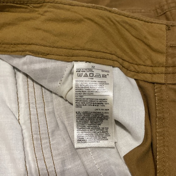 Men’s Khaki Color Old Navy Cargo Shorts - Picture 5 of 7
